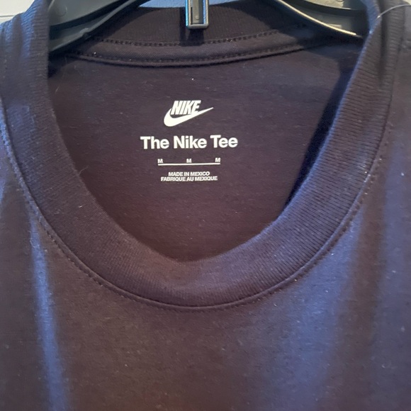 NWT NIKE T-Shirt medium - Picture 2 of 5